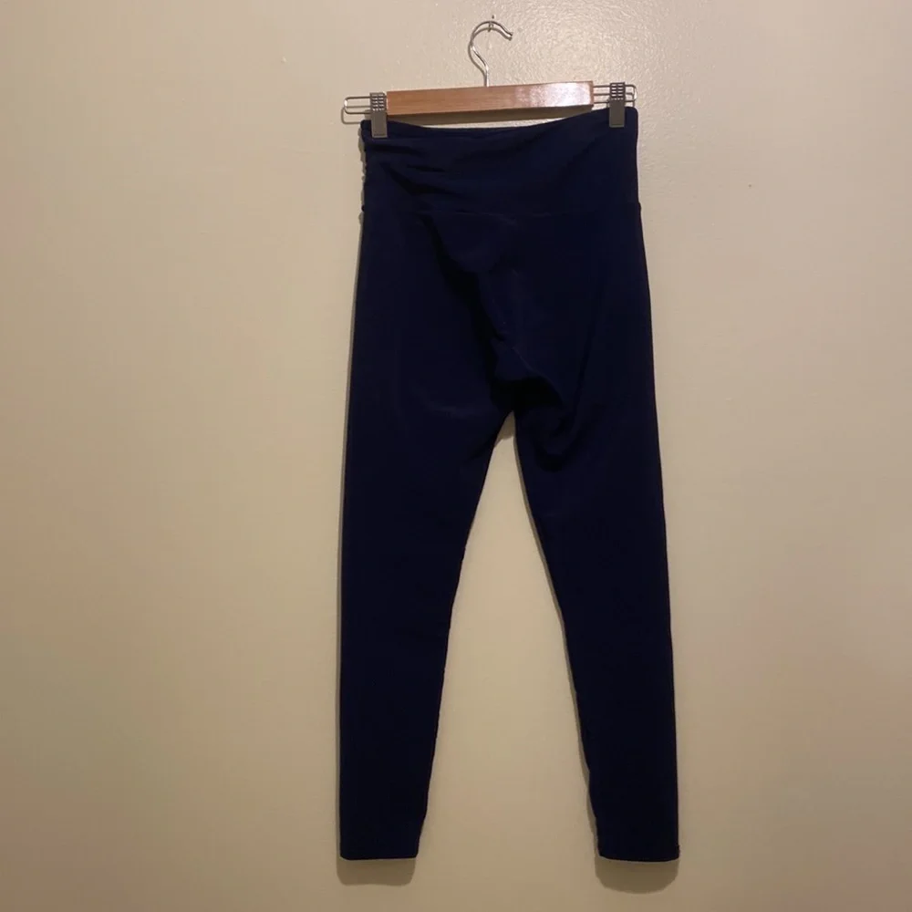 ONZIE Flow Revolve navy leggings . Size S. Very good condition